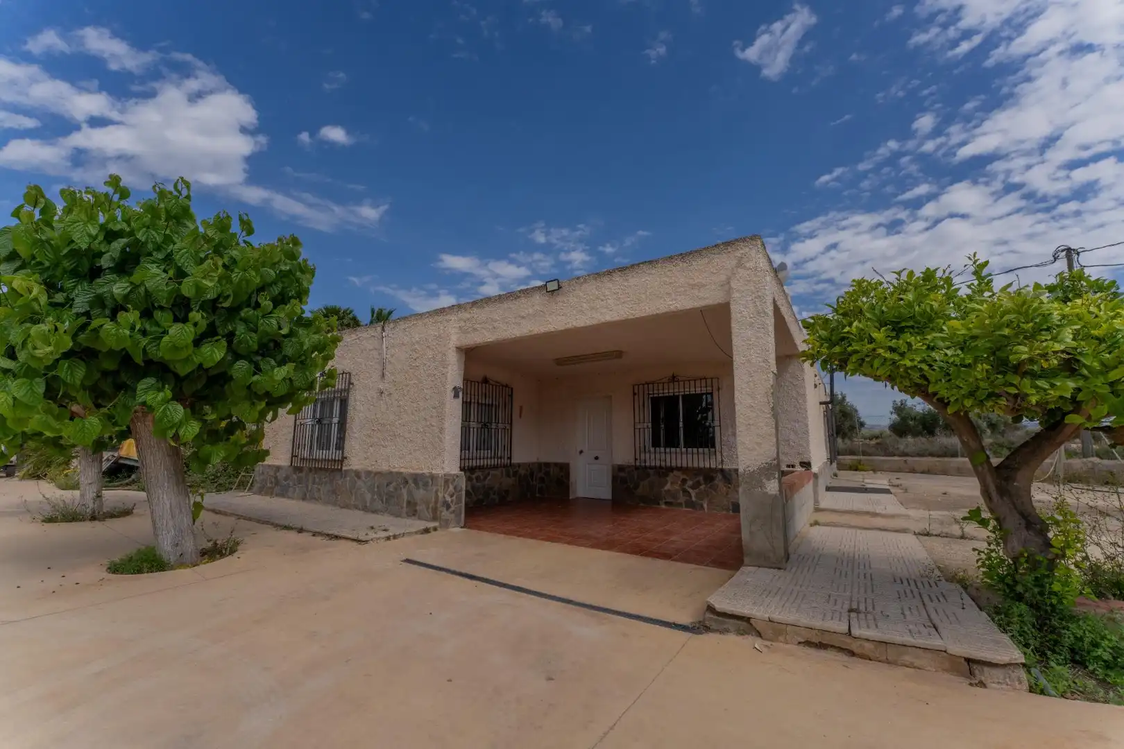 Vista exterior de Casa o xalet en venda en Crevillent amb Piscina