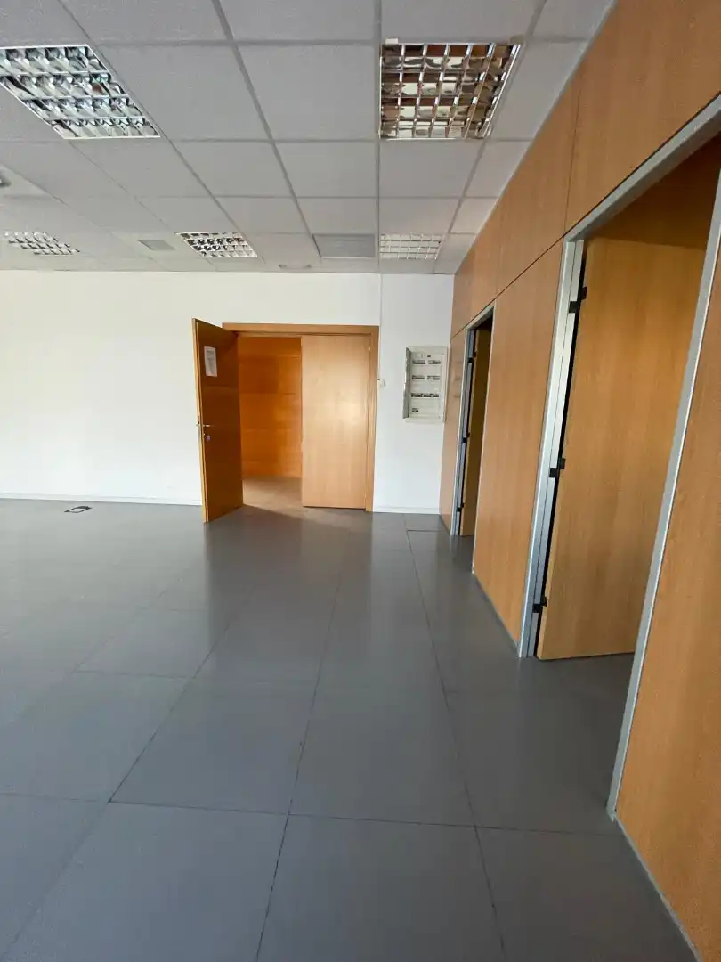 Büro zur Miete in Sant Cugat del Vallès mit Klimaanlage, Heizung und Internet