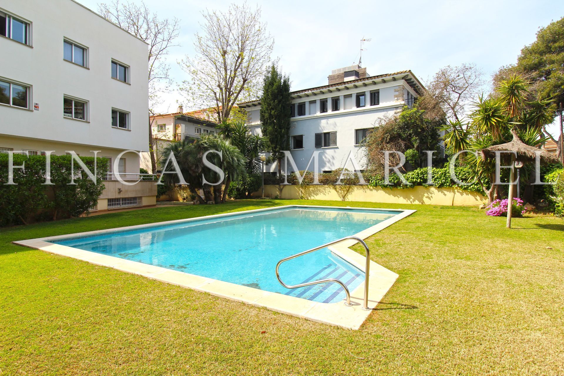 Garden of Attic for sale in Sitges  with Air Conditioner, Heating and Terrace