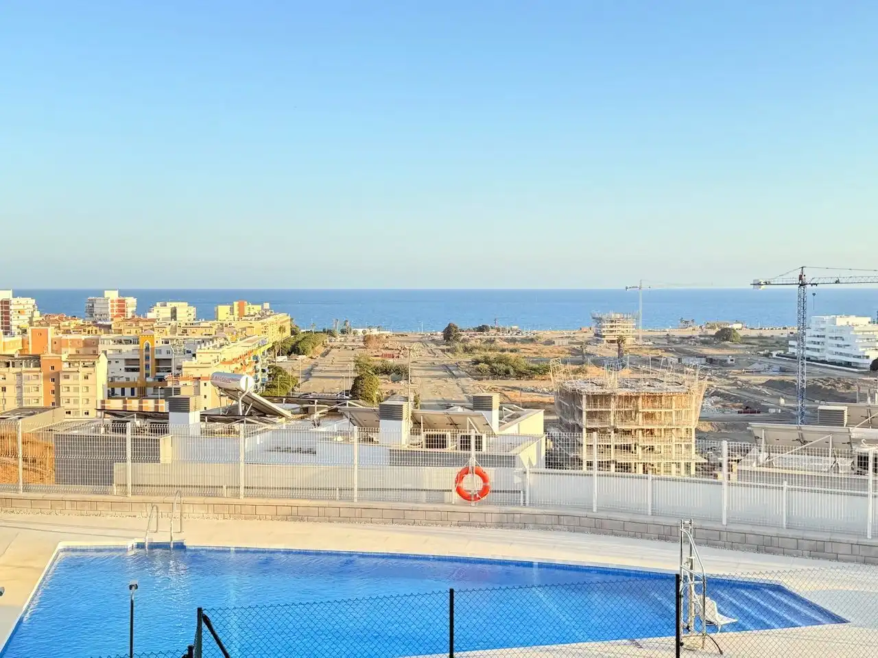 Piscina de Casa adosada en venta en Vélez-Málaga con Jardín privado y Piscina comunitaria