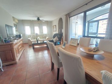 Apartament amb ascensor en venda a Calle Feria de Abril 15