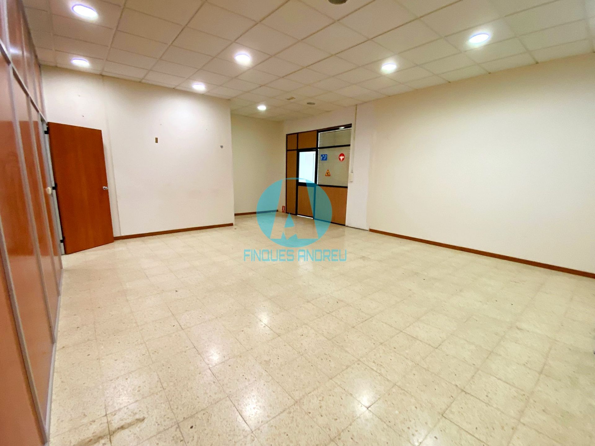 Premises to rent in Mataró  with Air Conditioner