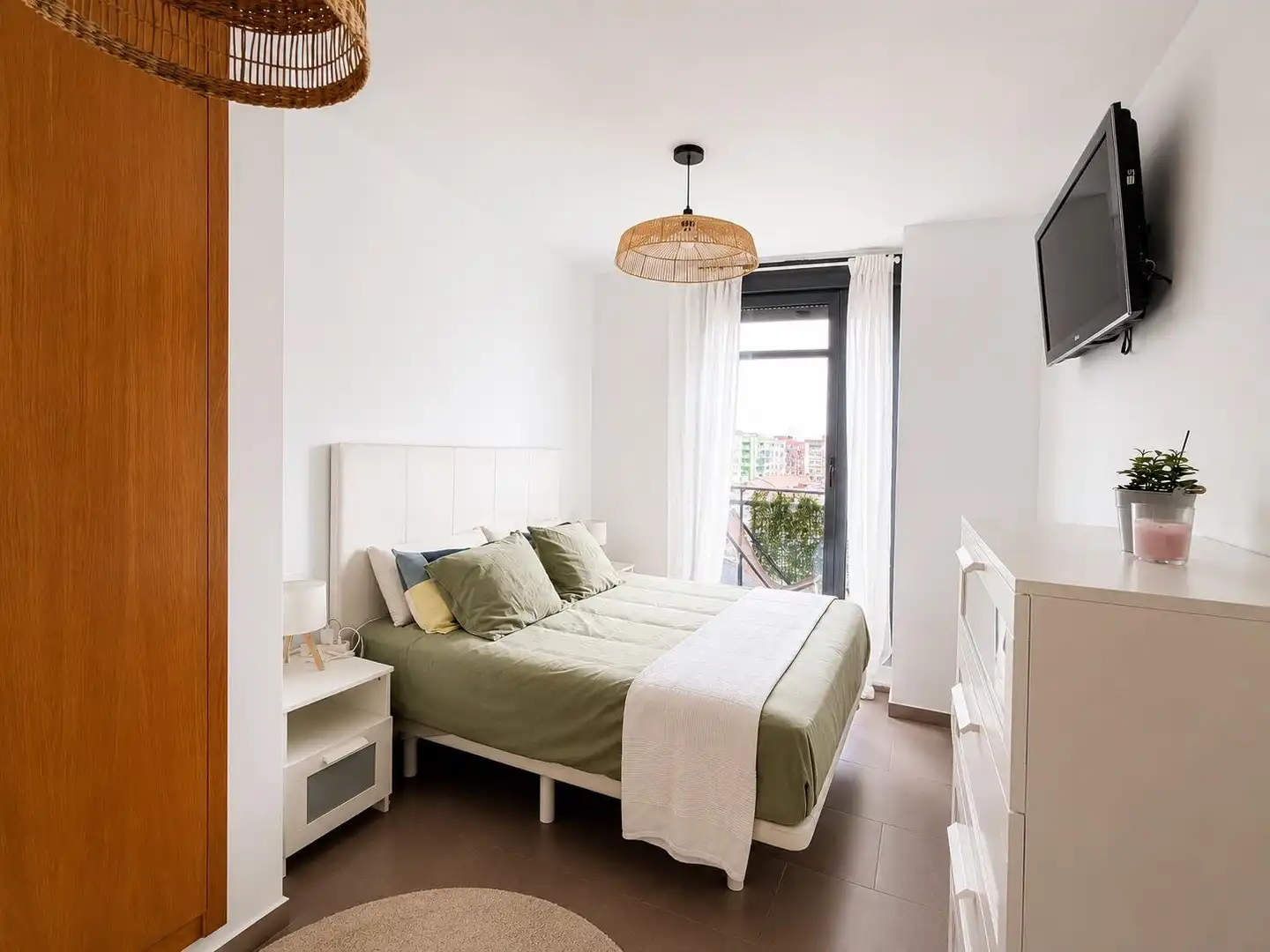 Schlafzimmer von Wohnung zur Miete in Valencia mit Klimaanlage, Heizung und Balkon