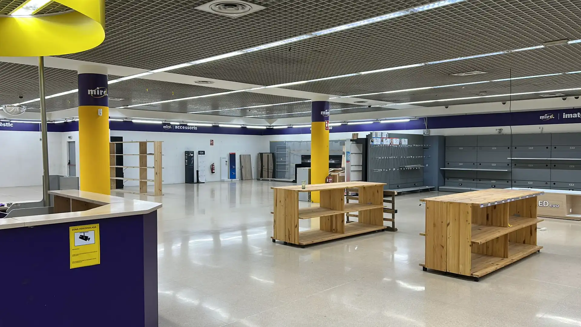 Premises for rent in Abrera  with Air Conditioner and Heating