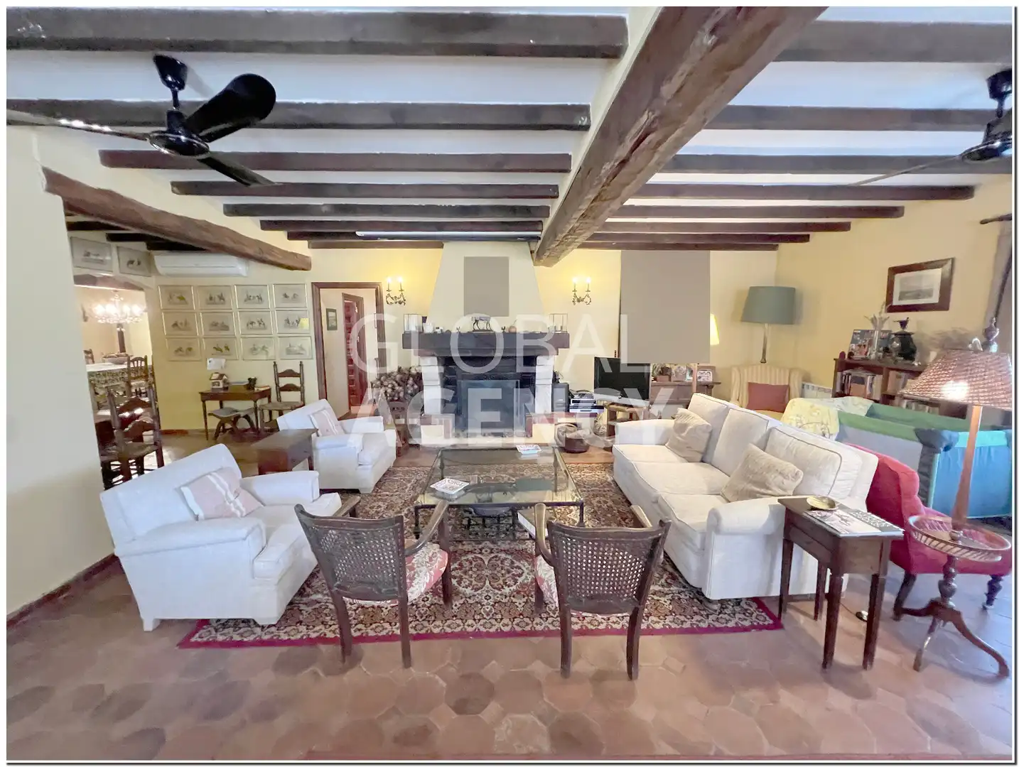 Sala d'estar de Finca rústica en venda en Chinchón amb Aire condicionat, Calefacció i Jardí privat