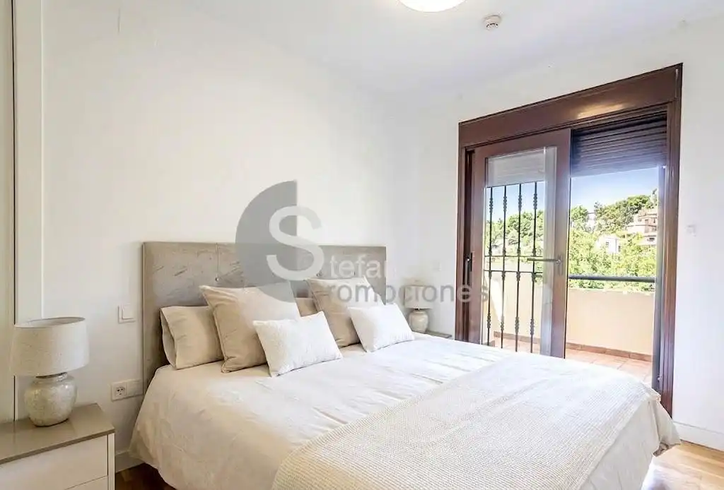 Dormitori de Casa adosada en venda en Málaga amb Aire condicionat, Jardí privat i Terrassa