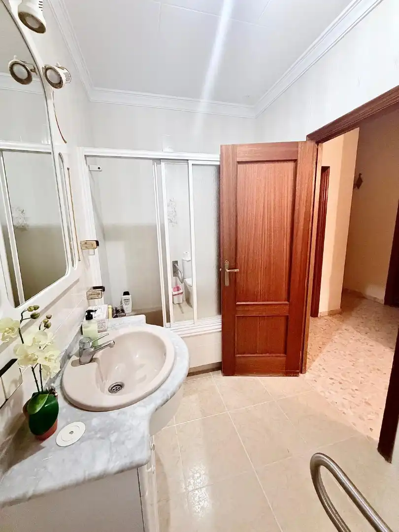Baño de Casa adosada en venta en San Sebastián de los Ballesteros con Terraza y Amueblado