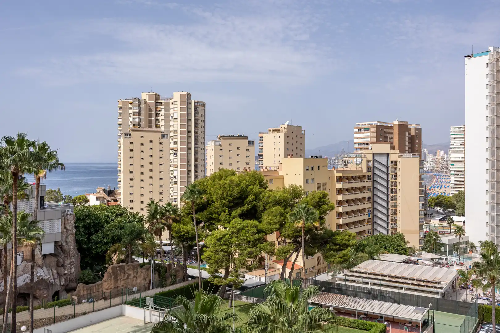 Vista exterior de Piso en venta en Benidorm con Piscina, Amueblado y Piscina comunitaria