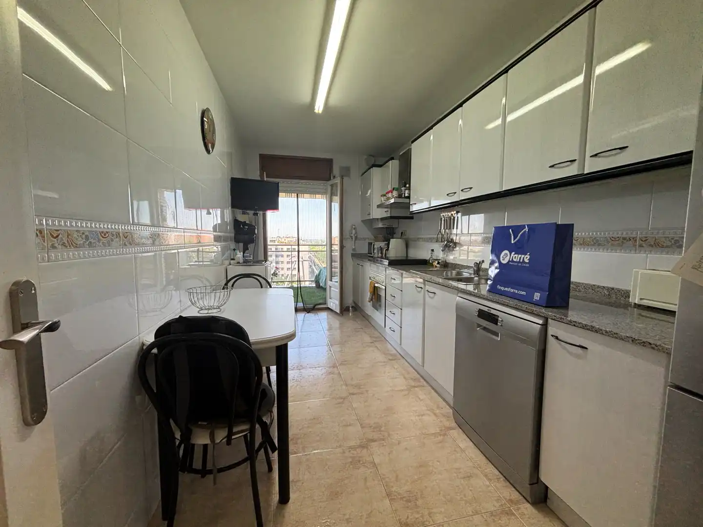 Cuina de Pis en venda en Lleida amb Calefacció, Forn i Balcó