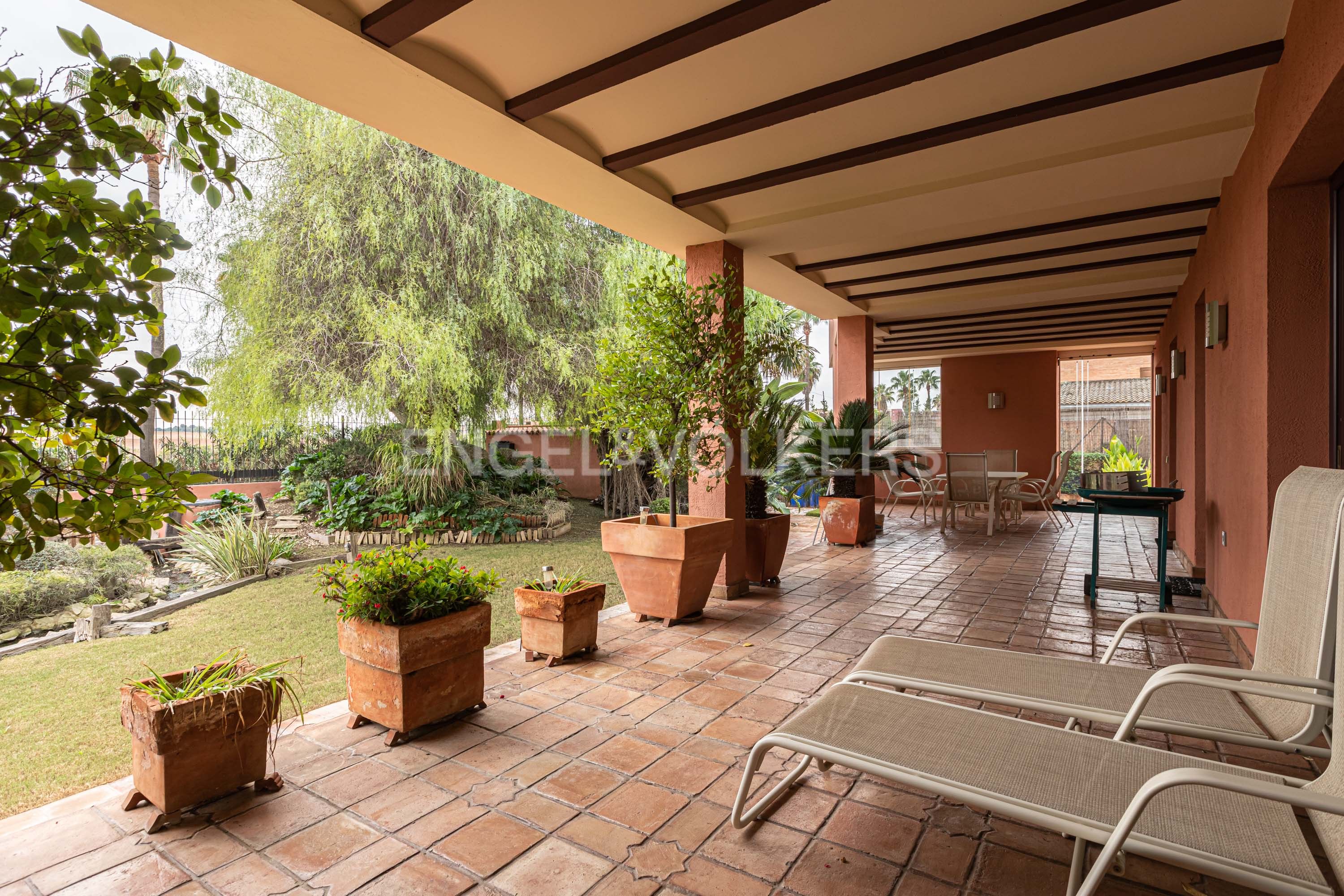 Terrassa de Casa o xalet en venda en Montequinto amb Aire condicionat, Calefacció i Jardí privat