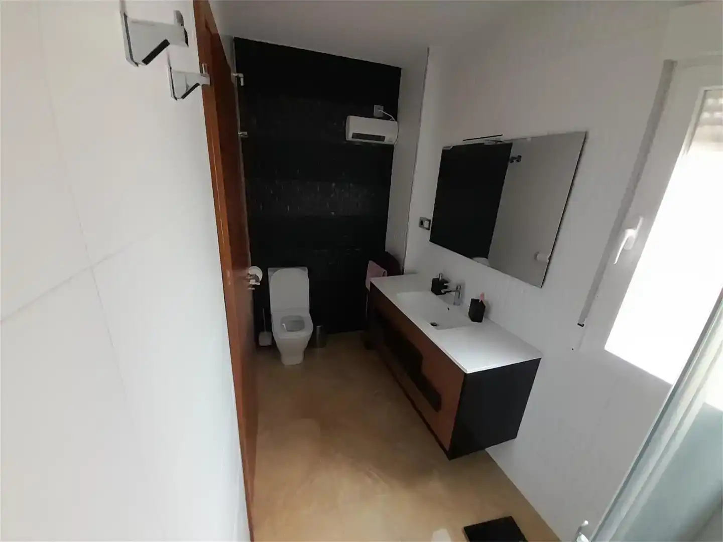 Baño de Piso en venta en Castillo de Locubín con Aire acondicionado, Amueblado y Lavadora