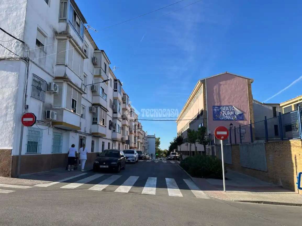 Vista exterior de Piso en venta en Carmona, Sevilla