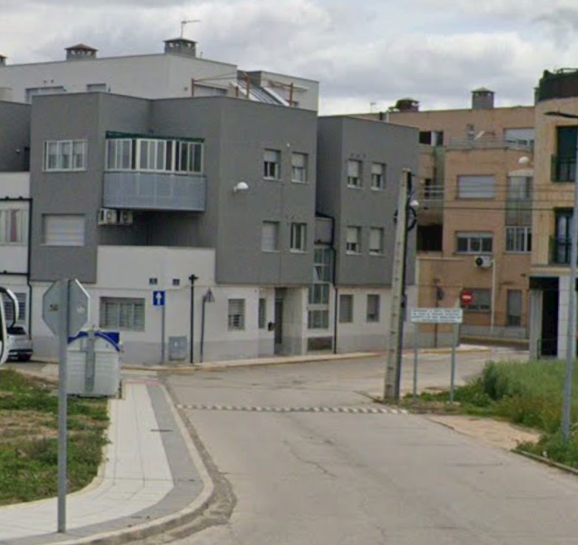 Exterior view of Garage for sale in Castellanos de Moriscos