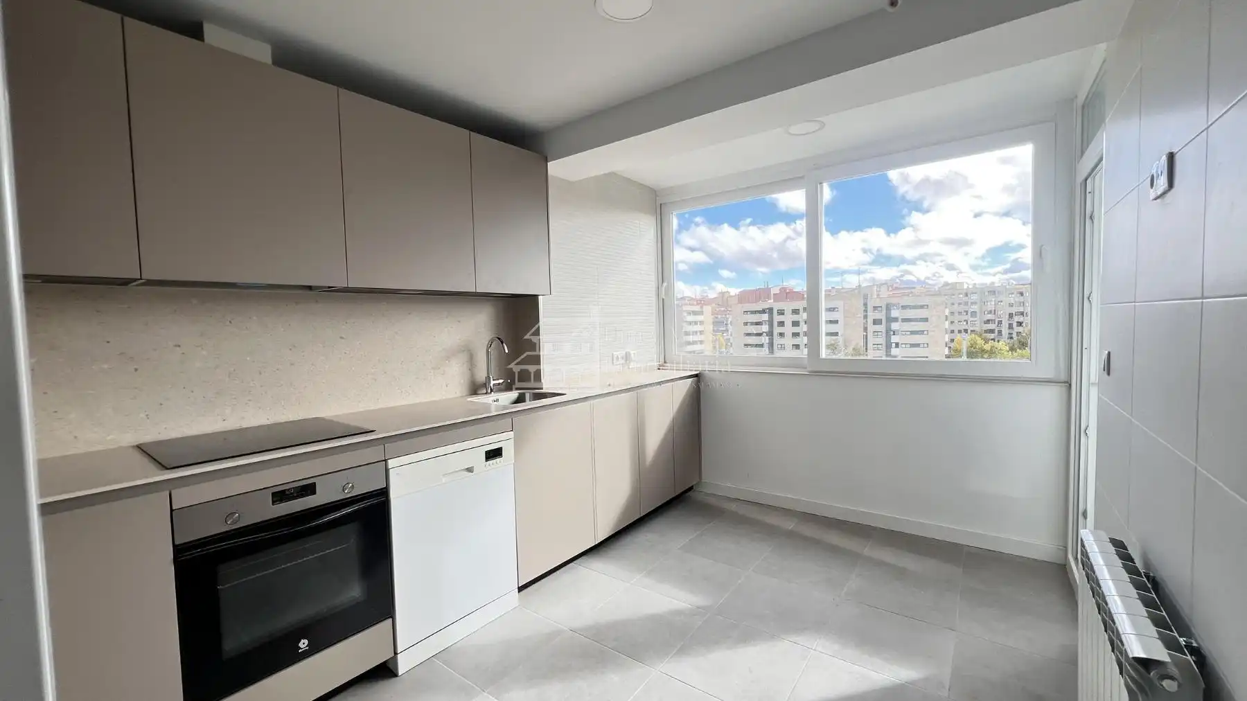 Küche von Wohnung zur Miete in Salamanca mit Heizung, Terrasse und Balkon