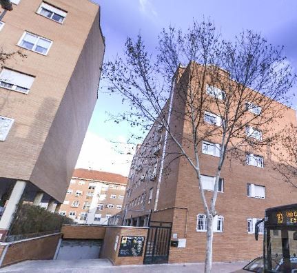Vista exterior de Piso en venta en Alcalá de Henares con Trastero