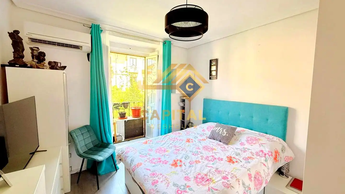 Bedroom of Flat for sale in Madrid  with Air Conditioner, Heating and Balcony