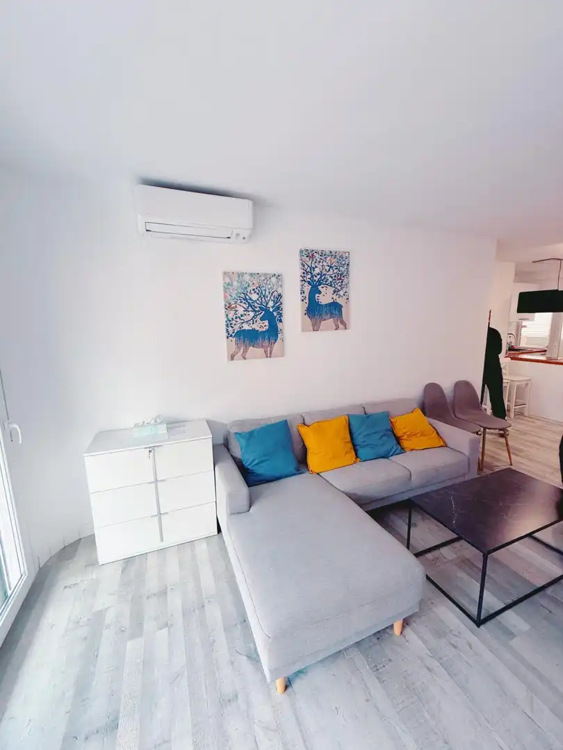 Sala d'estar de Apartament en venda en Torrevieja amb Aire condicionat, Terrassa i Moblat