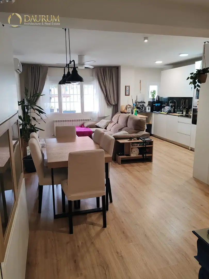 Living room of Flat for sale in Madrid  with Air Conditioner and Heating