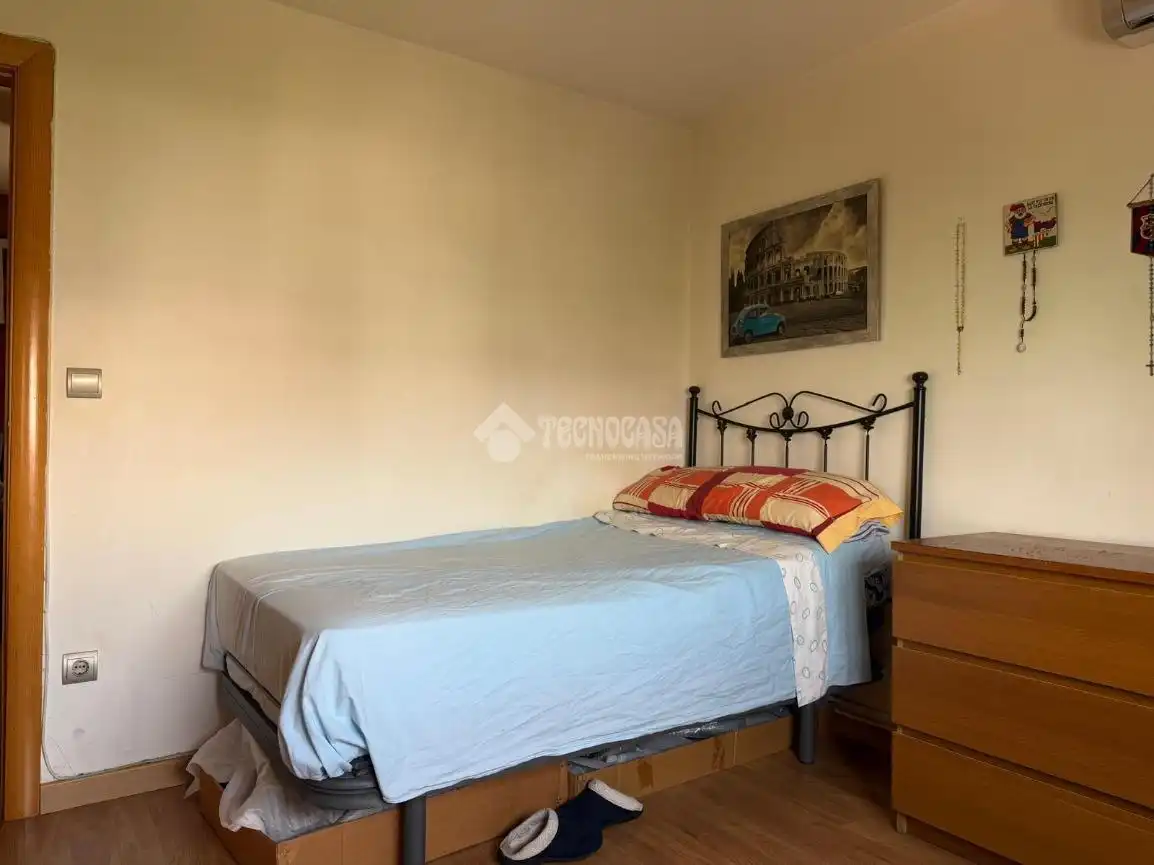 Bedroom of Flat for sale in Barcelona