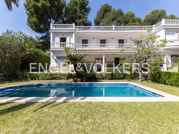 Casa con balcón en venta en Monteamor - La Carrasca - El Peucal