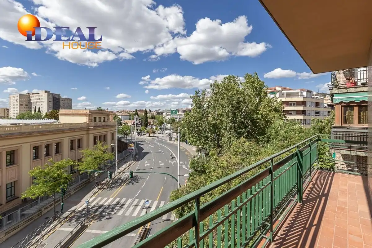 Flat with terrace for sale in Avenida DE MADRID 20, imagen 2
