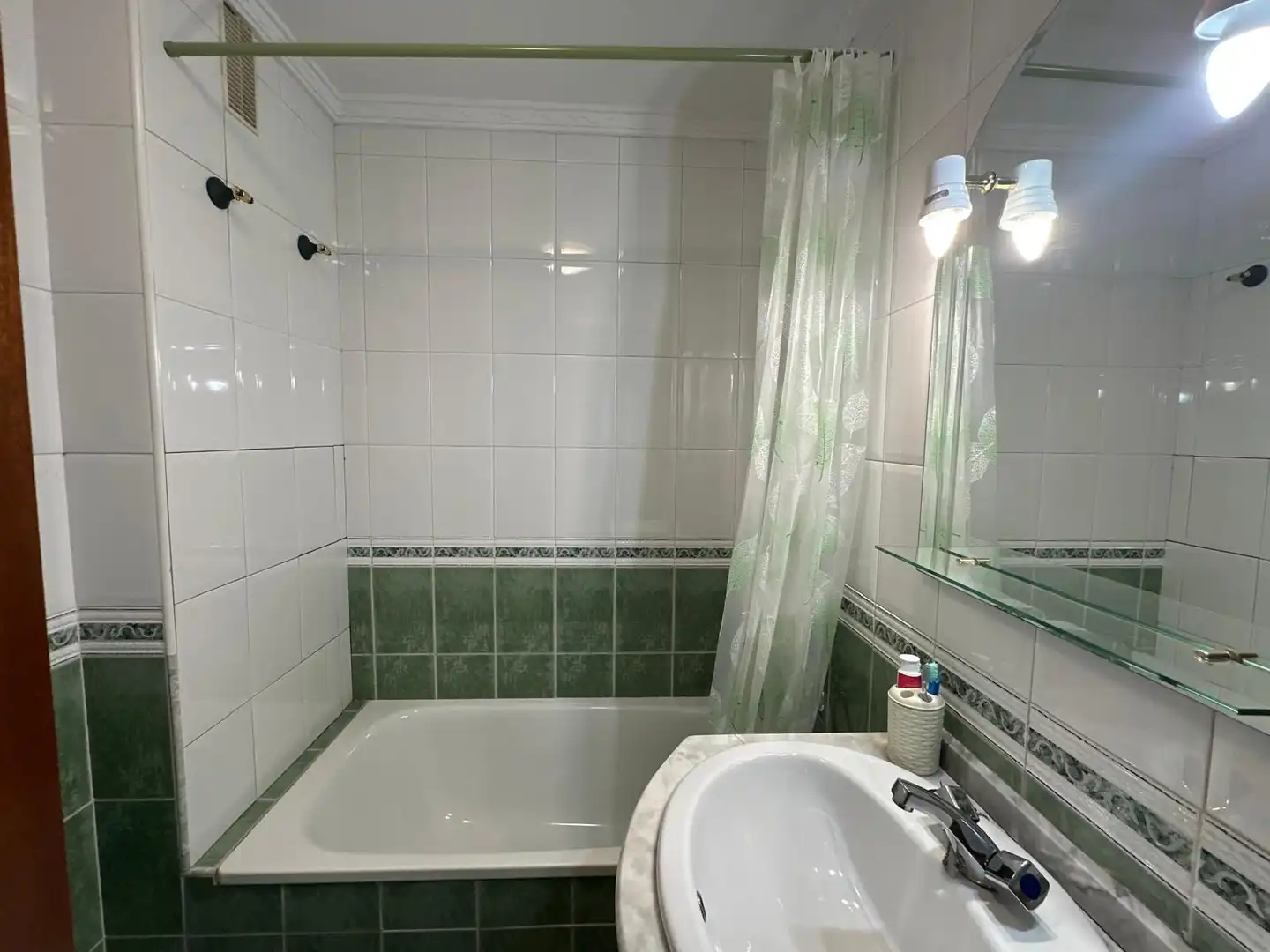 Bathroom of Flat for sale in Vélez-Málaga  with Air Conditioner, Heating and Terrace