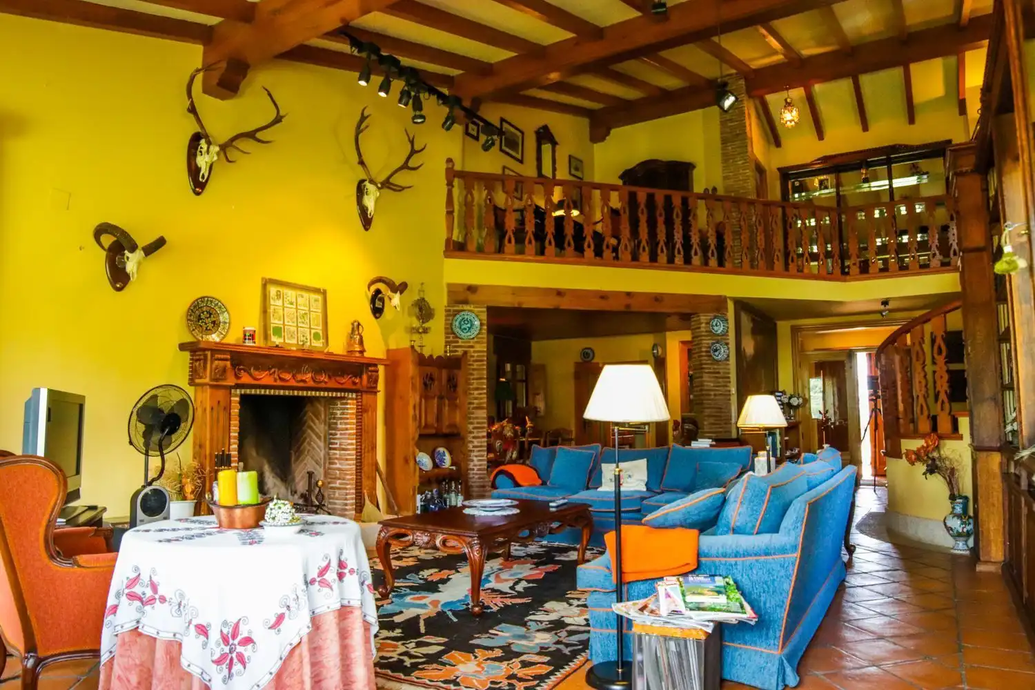 Sala d'estar de Finca rústica en venda en Jarandilla de la Vera amb Aire condicionat, Calefacció i Jardí privat
