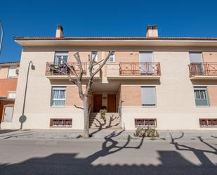 Vista exterior de Casa adosada en venda en Pastriz amb Aire condicionat, Calefacció i Jardí privat