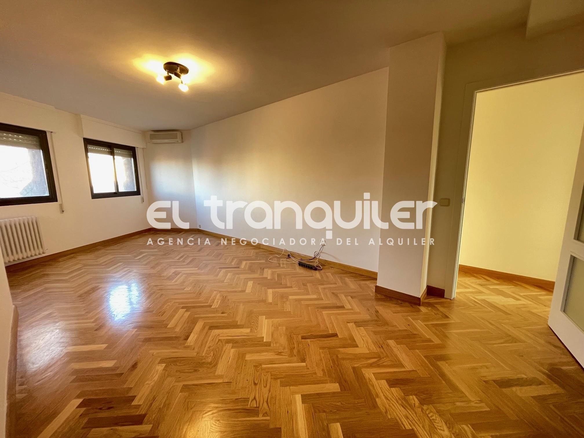 Living room of Attic to rent in Las Rozas de Madrid  with Air Conditioner and Parquet flooring