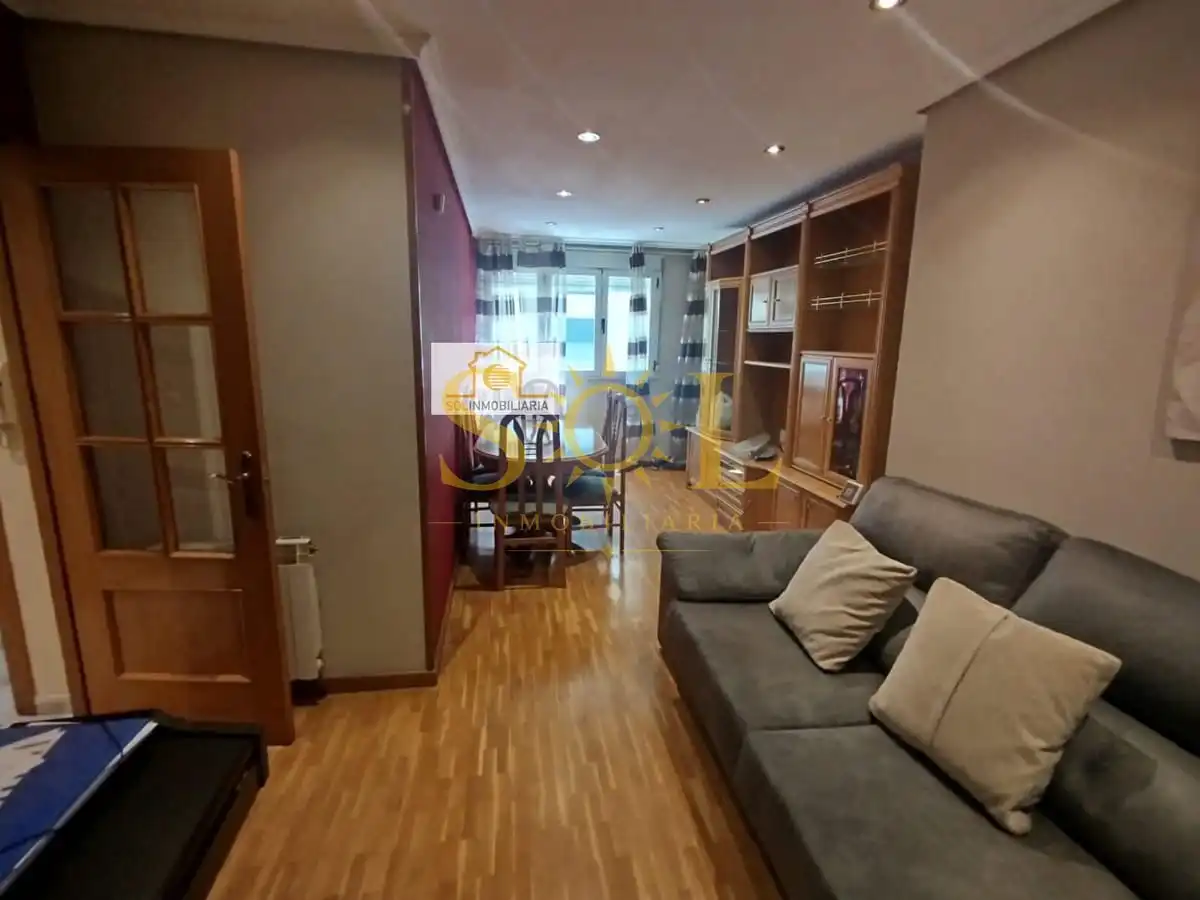 Sala de estar de Piso en venta en Ponferrada con Calefacción, Parquet y Trastero