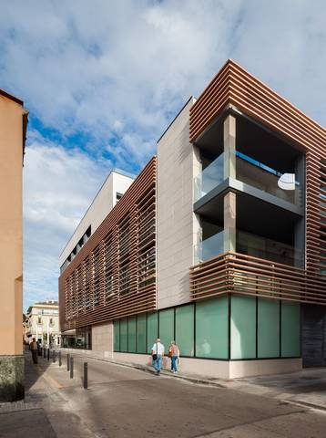 Garaje en Alquiler en Plaça de la Corona en Centre