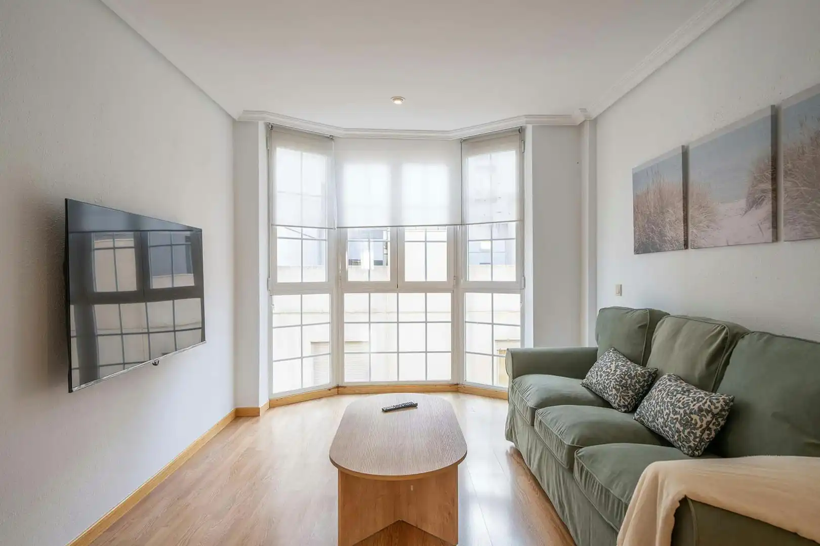 Living room of Flat for rent in Madrid  with Air Conditioner and Washing machine