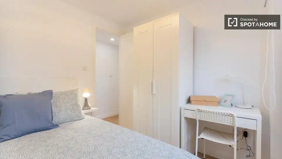 Habitación de Piso de alquiler en Valencia con Aire acondicionado, Calefacción y Amueblado