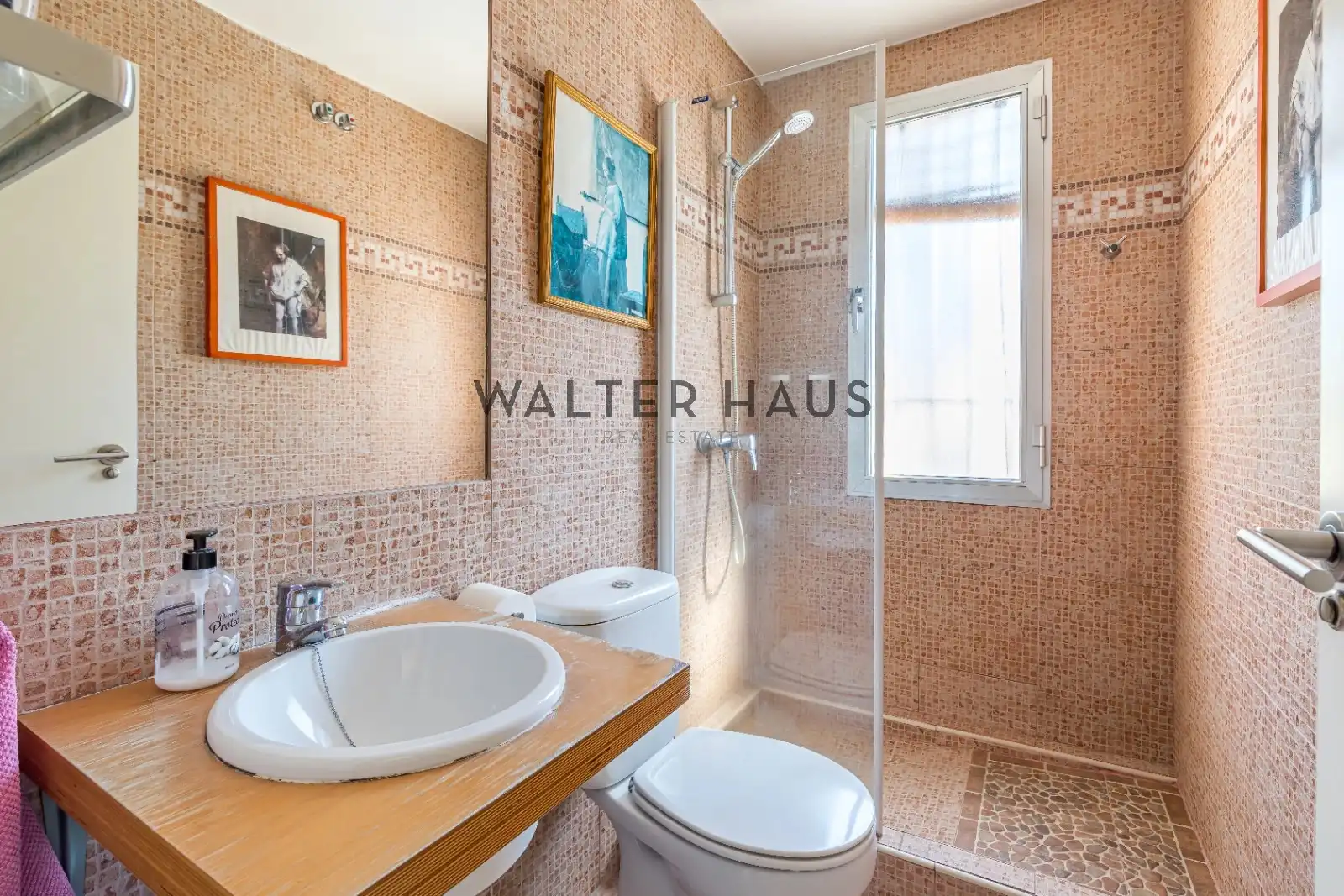 Bathroom of Flat for sale in Madrid  with Air Conditioner, Heating and Storage room