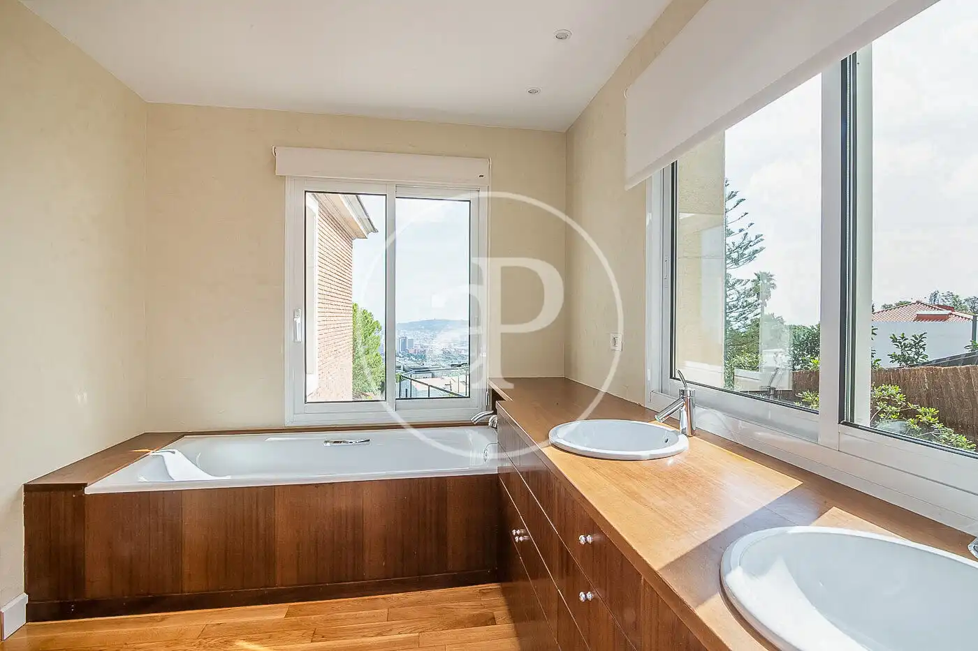Bathroom of Houses for rent in Barcelona  with Air Conditioner, Heating and Private garden