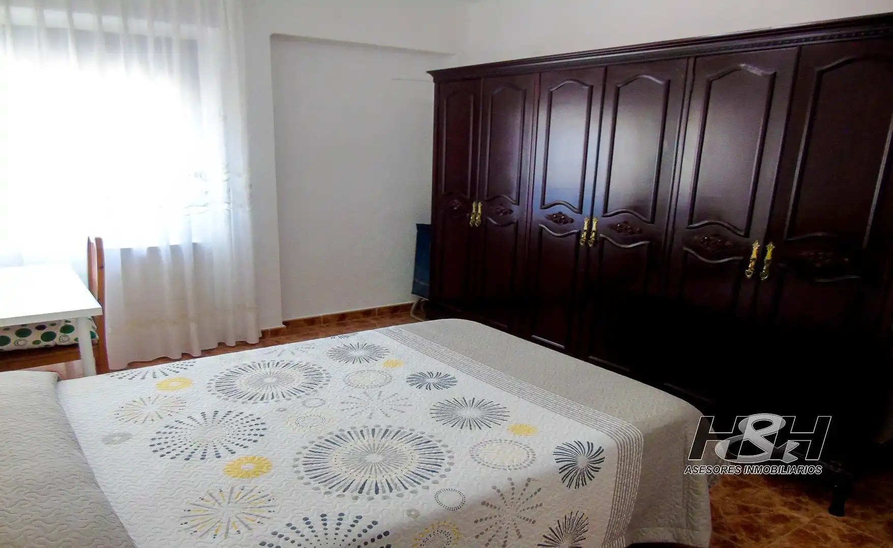 Schlafzimmer von Wohnung zur Miete in Burjassot mit Klimaanlage, Heizung und Möbliert