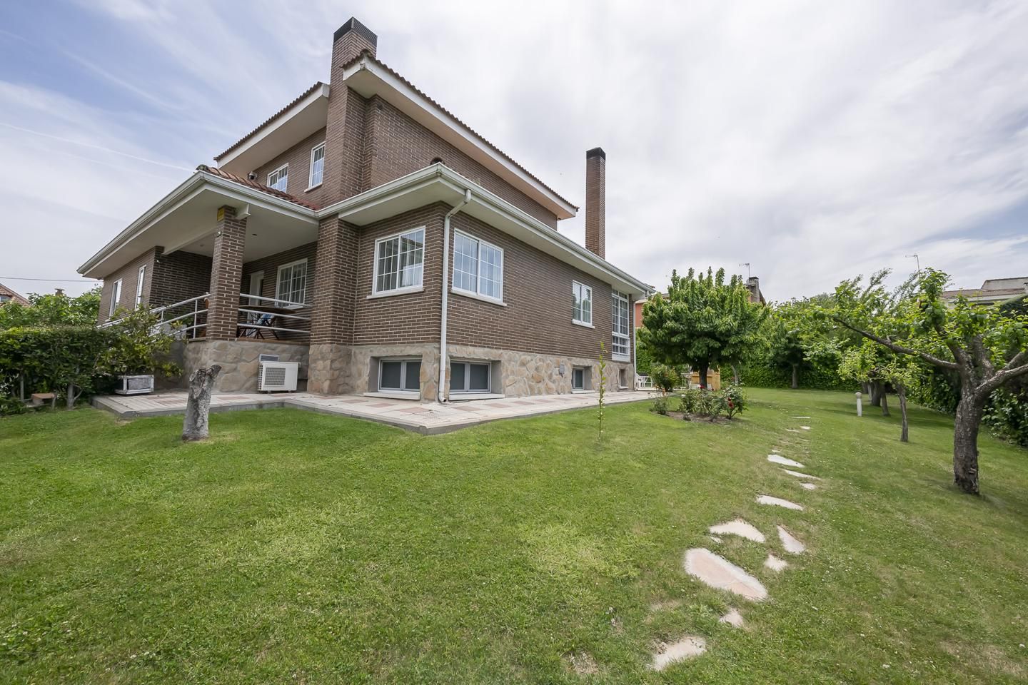 Exterior view of House or chalet for sale in Alcorcón  with Air Conditioner, Heating and Private garden