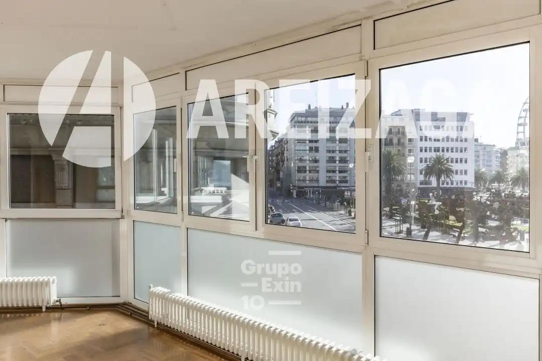 Außenansicht von Büro zum Verkauf in Donostia - San Sebastián  mit Klimaanlage, Heizung und Abstellraum