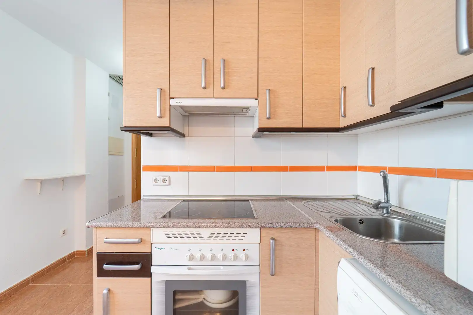 Cocina de Piso en venta en El Álamo con Aire acondicionado, Calefacción y Horno