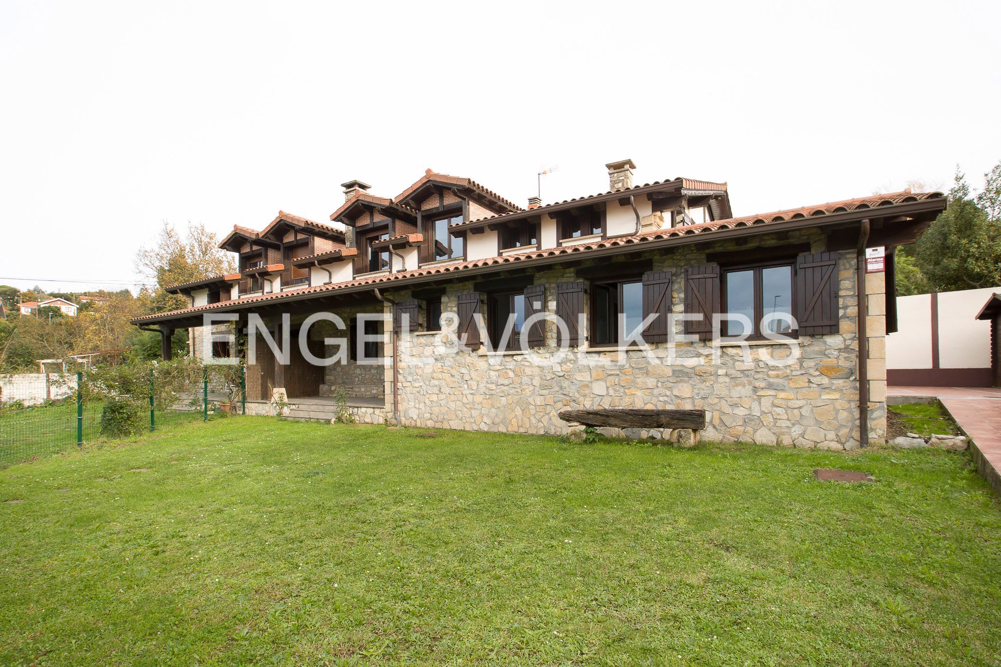 Vista exterior de Casa adosada en venda en Berango amb Calefacció i Jardí privat