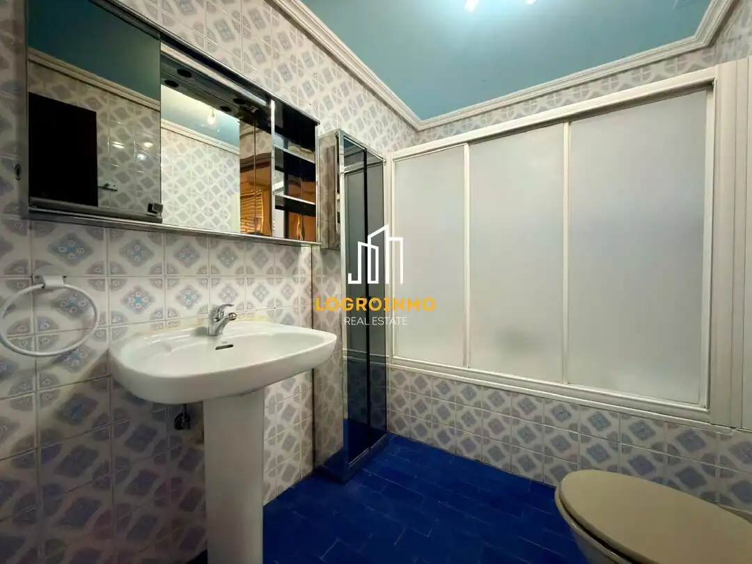 Badezimmer von Wohnung zum Verkauf in  Logroño mit Heizung und Terrasse