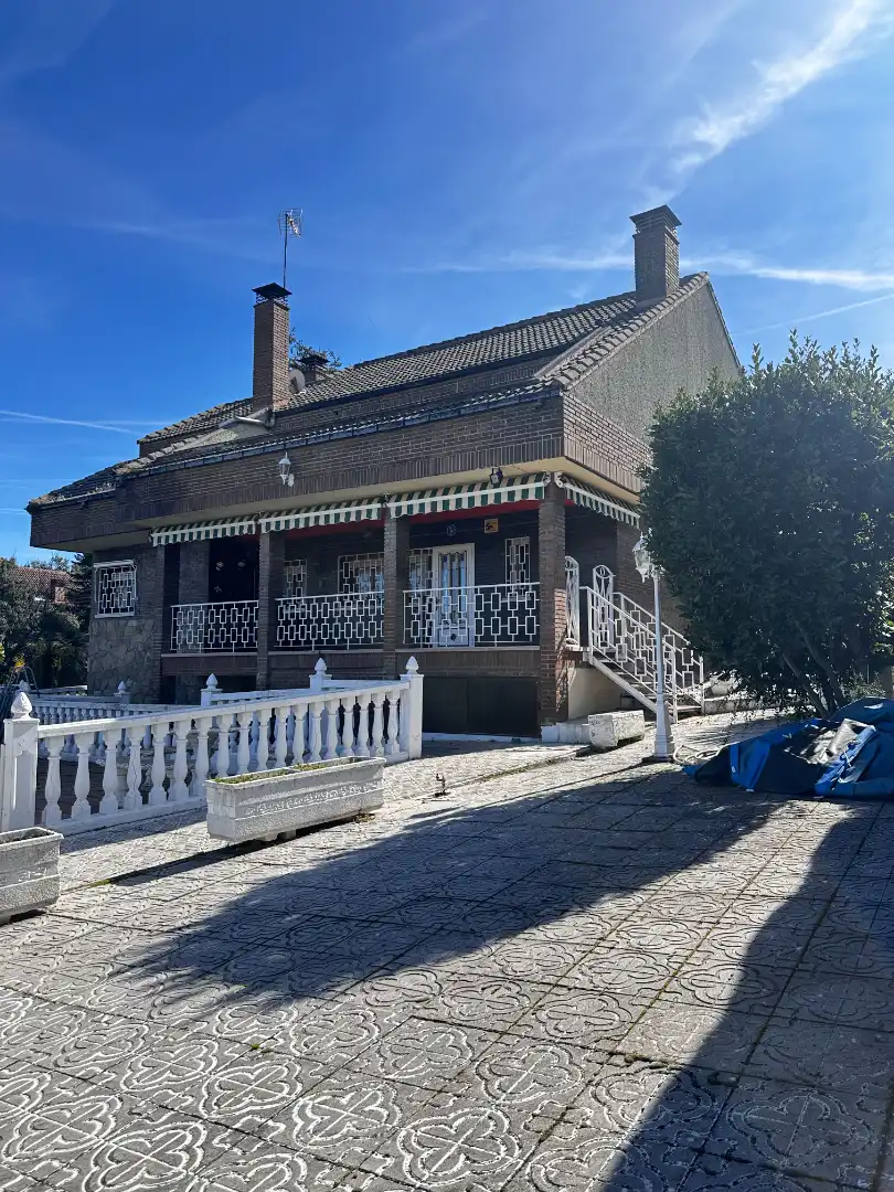 Vista exterior de Casa o chalet en venta en Las Rozas de Madrid con Aire acondicionado, Calefacción y Jardín privado