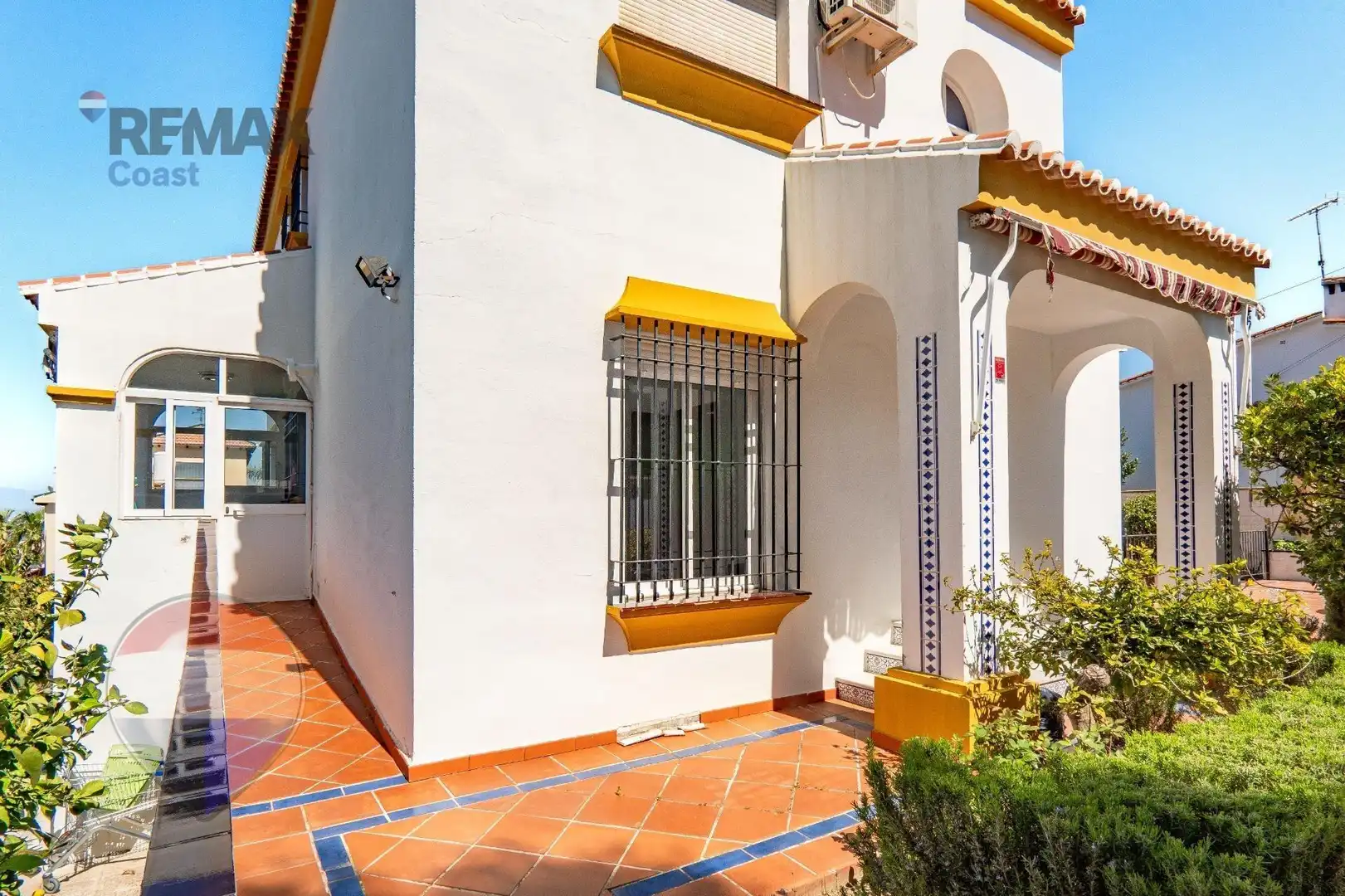 Vista exterior de Casa o xalet en venda en Alhaurín de la Torre amb Piscina comunitària