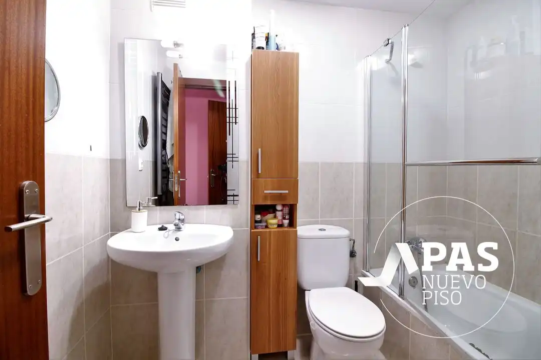 Bathroom of Flat for sale in El Astillero    with Heating, Private garden and Storage room