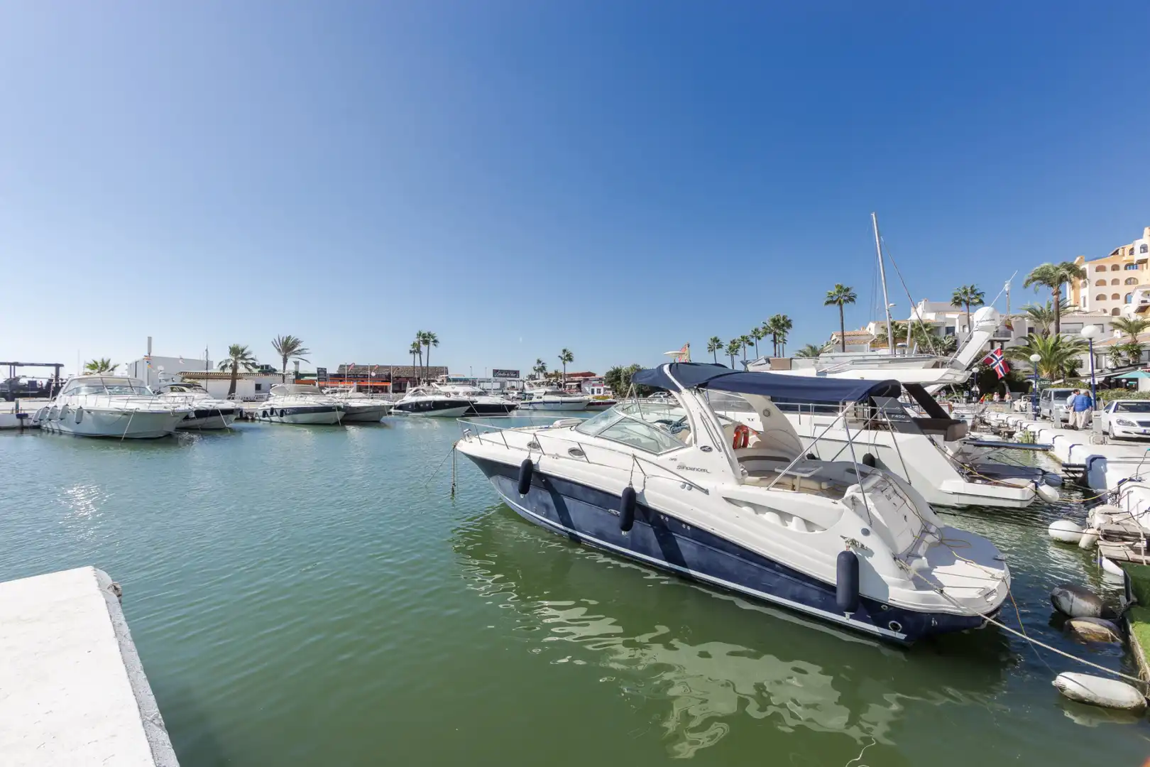 Außenansicht von Wohnung zum Verkauf in Marbella mit Klimaanlage, Heizung und Terrasse