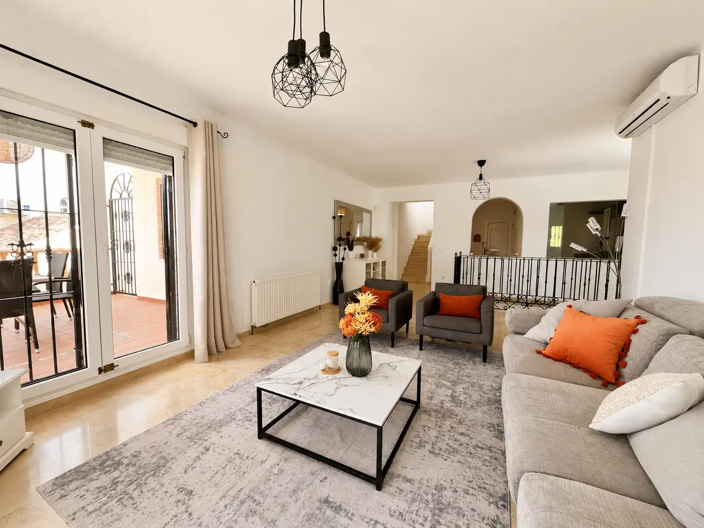 Sala d'estar de Casa o xalet en venda en Orihuela amb Aire condicionat, Calefacció i Jardí privat
