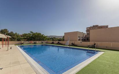 Piscina de Dúplex en venda en  Granada Capital amb Aire condicionat i Terrassa