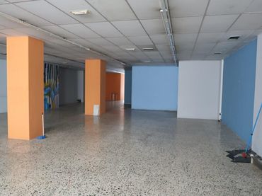 Business premises to rent in Os Mallos