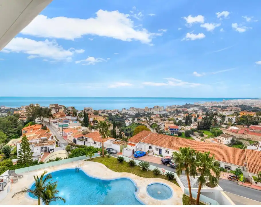 Vista exterior de Pis en venda en Fuengirola amb Aire condicionat, Terrassa i Traster