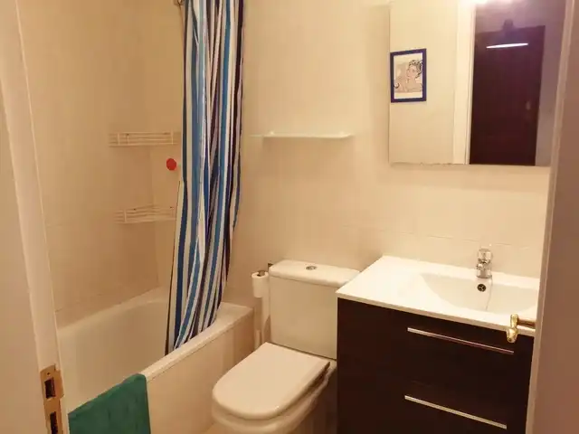 Badezimmer von Wohnung zur Miete in Santiago de Compostela  mit Heizung, Terrasse und Möbliert